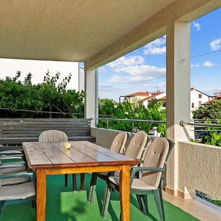 Petrinic V Lägenhet Pula