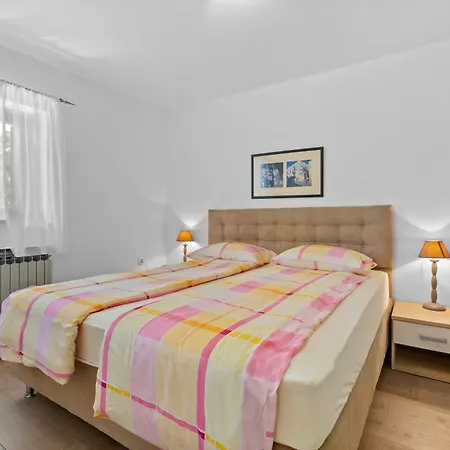 Petrinic V Apartmán *