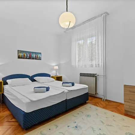 Petrinic V Apartmán Pula