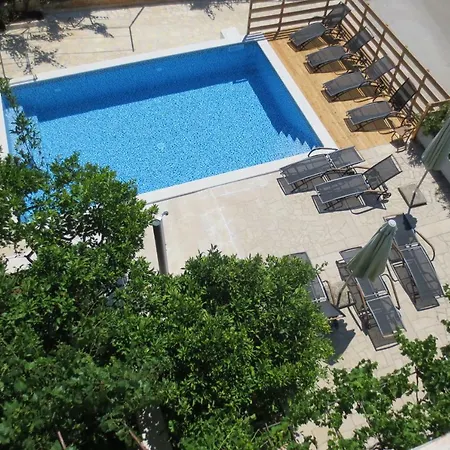 Petrinic V * פולה